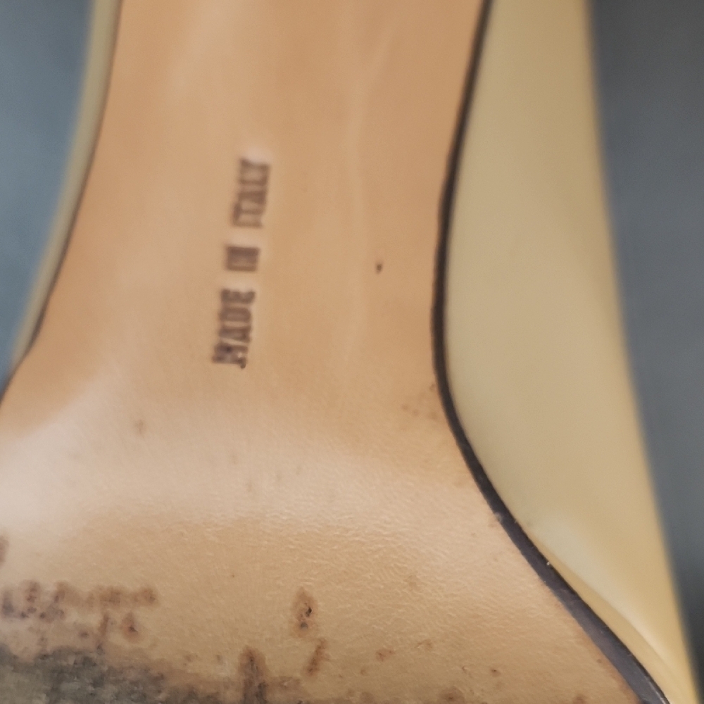 Salvatore Ferragamo Beige Leather Pointed-Toe Pumps - Picture 8 of 11